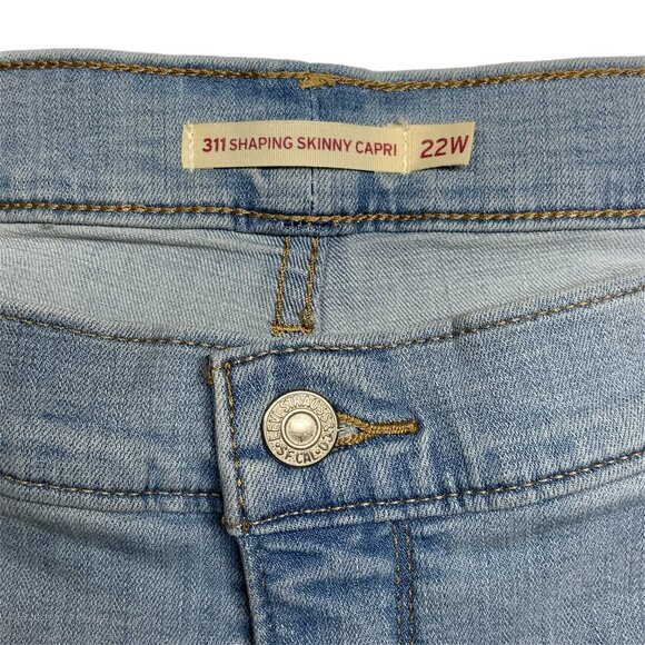 NWT Levi's 311 Shaping Skinny Mid Rise Capris Crop Stretch Light Wash Size 22 W - Picture 9 of 16